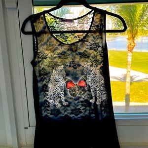 Sleeveless tee with sparkling pieces in front and transparent fabric kn the back